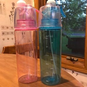 Pair of 600 ml Water Bottles with Spray Option